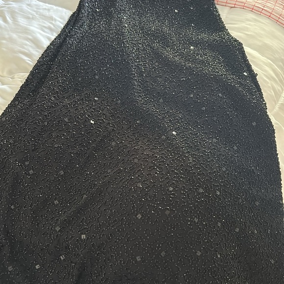 Adrianna Papell elegant fitted fully beaded long evening gown. - Picture 2 of 8